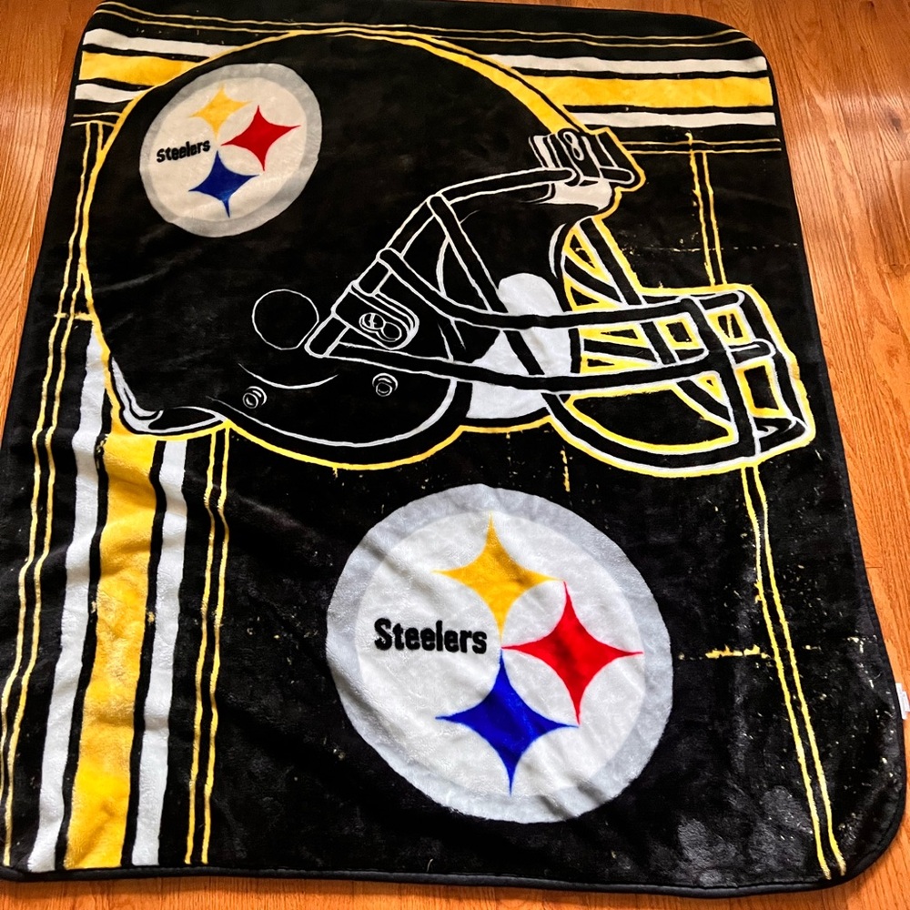Set of two Pittsburgh Steelers blankets